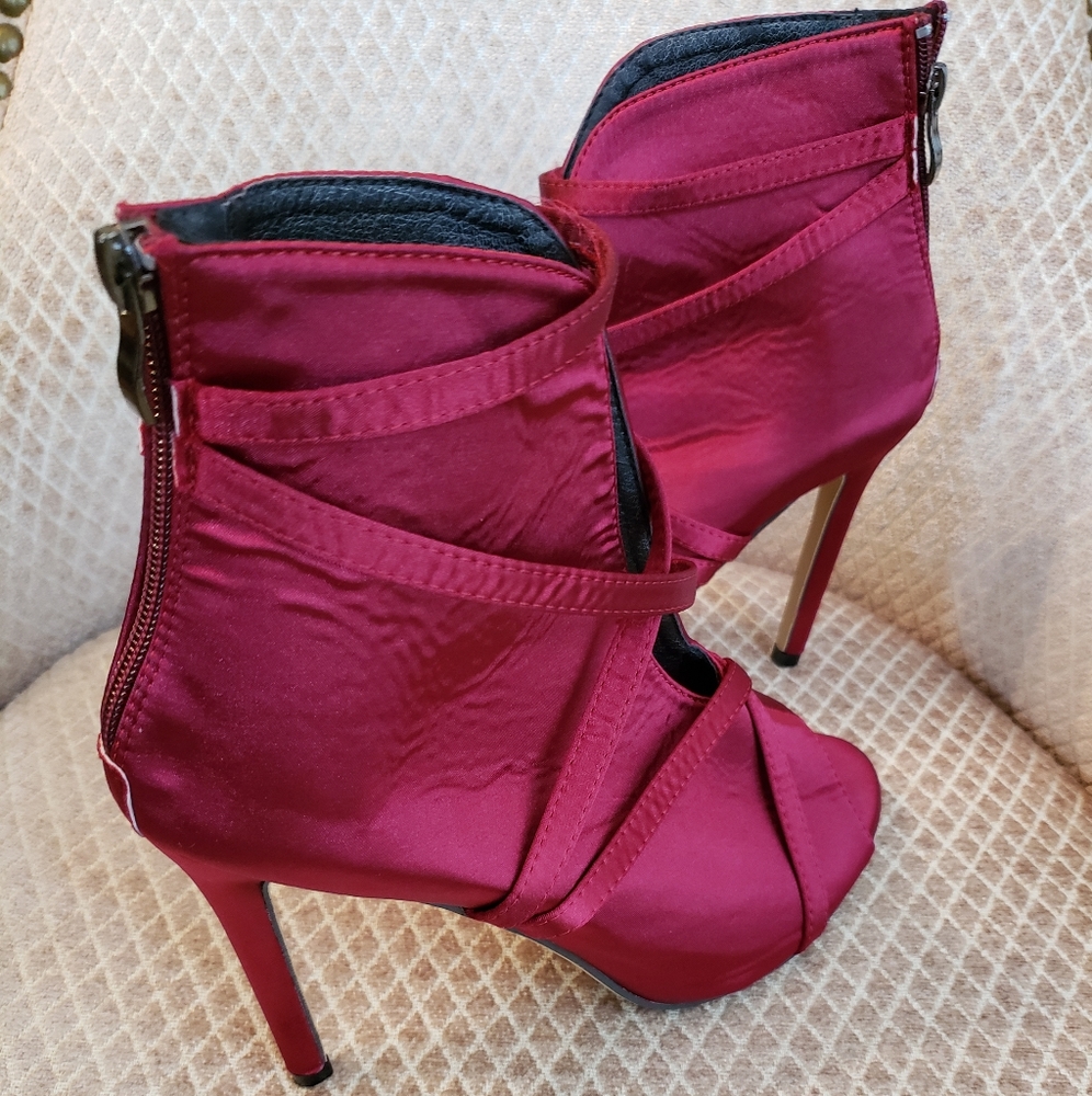 Shoes - Picture 2 of 7
